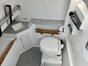 EVERGLADES 295 CENTER CONSOLE 11 B61389 12
