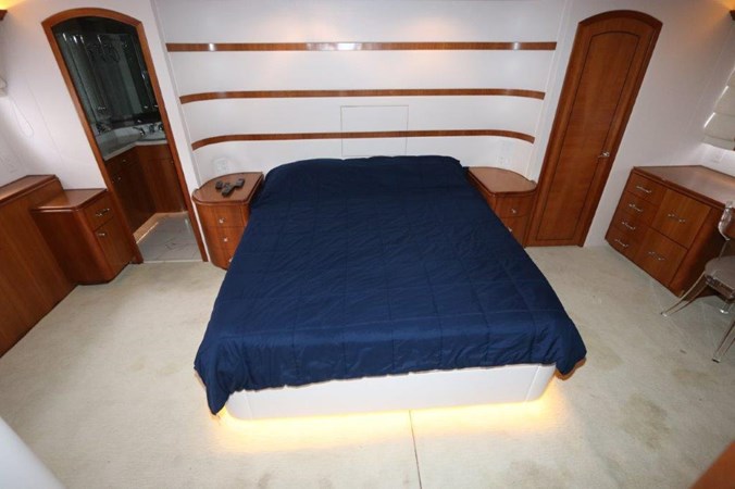 33_2006 80ft Hatteras 80 Motor Yacht