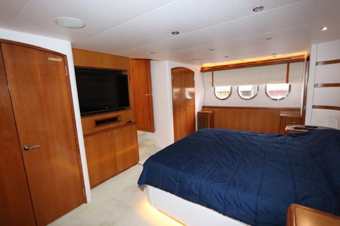 35_2006 80ft Hatteras 80 Motor Yacht