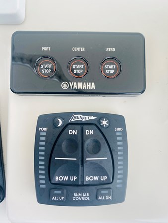 42_2008 39ft Intrepid 390 Sport Yacht