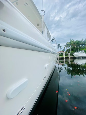 44_2008 39ft Intrepid 390 Sport Yacht