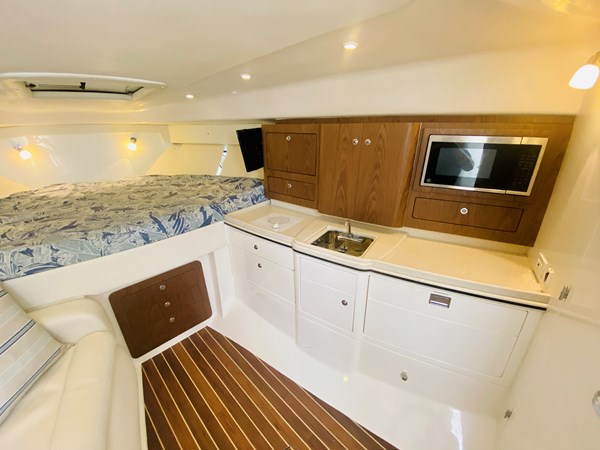 53_2008 39ft Intrepid 390 Sport Yacht