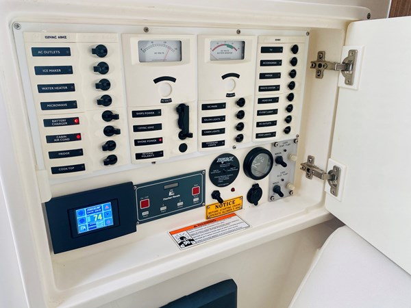 61_2008 39ft Intrepid 390 Sport Yacht