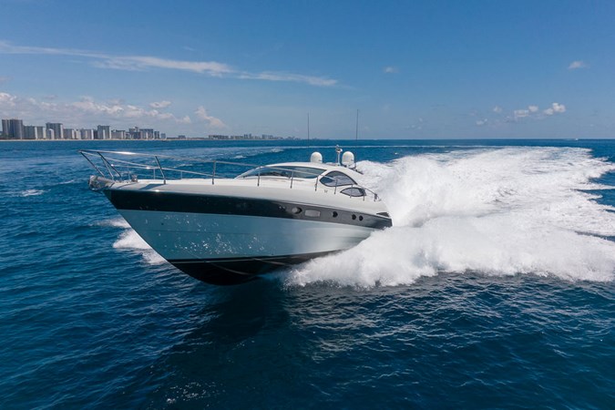2005 PERSHING 50 - Bow Profile