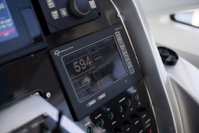 2005 PERSHING 50 - MAN Display