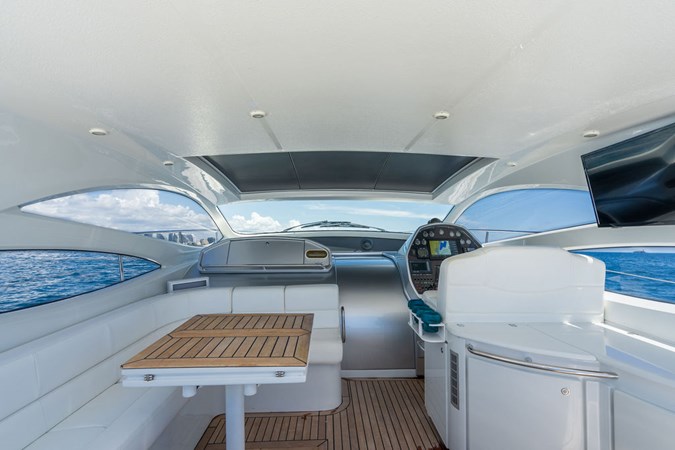 2005 PERSHING 50 - Cockpit w/ Sunroof Closed