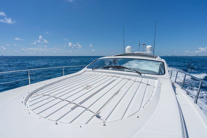 2005 PERSHING 50 - Bow