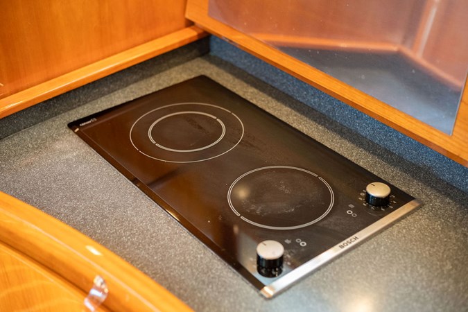 2005 PERSHING 50 - Cooktop
