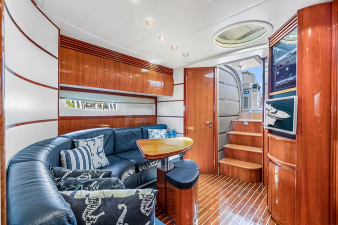 2005 PERSHING 50 - Lower Salon