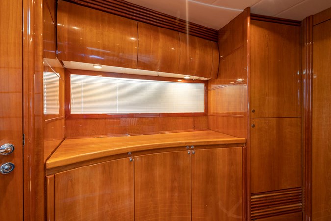 2005 PERSHING 50 - Galley Closed