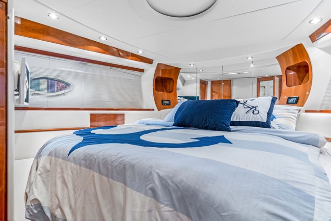 2005 PERSHING 50 - Master Cabin