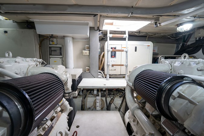 2005 PERSHING 50 - Generator