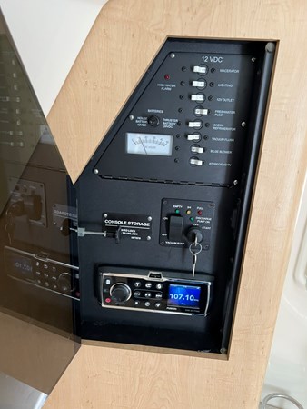 22_2013 37ft Boston Whaler 370 Outrage