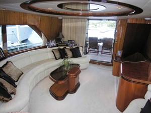 BALOZI 3 Salon Looking Aft
