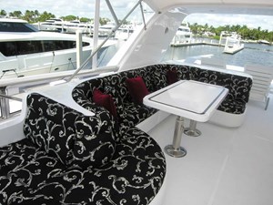 BALOZI 32 FB Seating Stbd Side