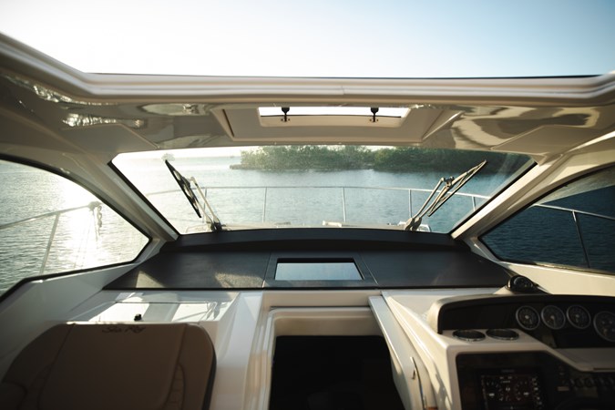 20_2019 35ft Sea Ray 350 Coupe NADA MAS