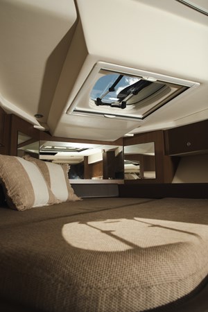 30_2019 35ft Sea Ray 350 Coupe NADA MAS