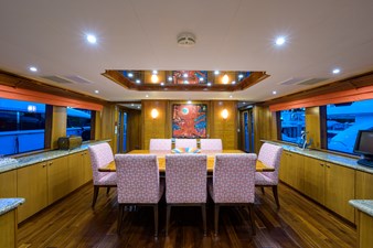 IRISH EI'S 11 Dining