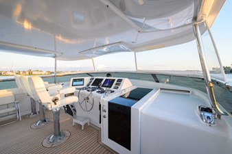 IRISH EI'S 52 Flybridge Helm