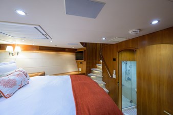 IRISH EI'S 33 Forward Stateroom