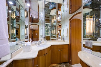 IRISH EI'S 29 Master Stateroom Head