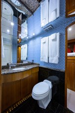 IRISH EI'S 38 Guest Stateroom Port Head