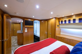 IRISH EI'S 41 Guest Stateroom - Starboard