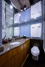 IRISH EI'S 43 Guest Stateroom - Starboard Head