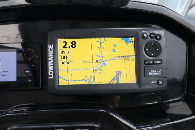 08-Lowrance Combo HDS-7 Touchscreen, & Lowrance HDI Transducer