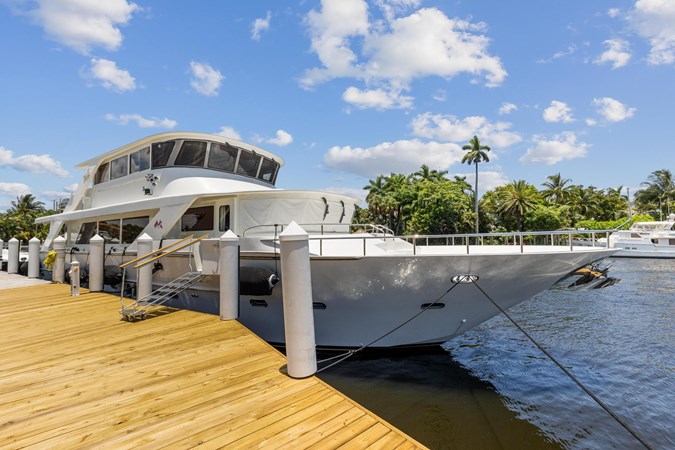 6_2006 82ft Jefferson Starship Pilothouse