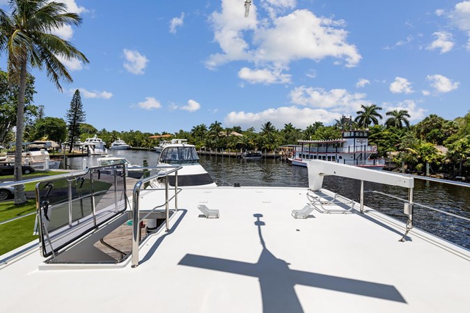 10_2006 82ft Jefferson Starship Pilothouse