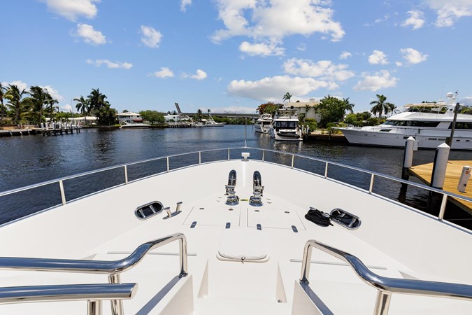 14_2006 82ft Jefferson Starship Pilothouse