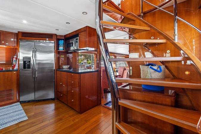 16_2006 82ft Jefferson Starship Pilothouse