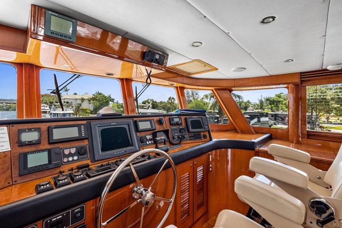 18_2006 82ft Jefferson Starship Pilothouse