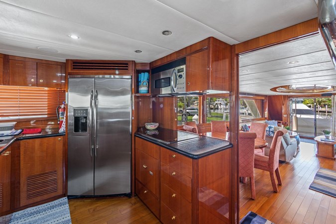 33_2006 82ft Jefferson Starship Pilothouse