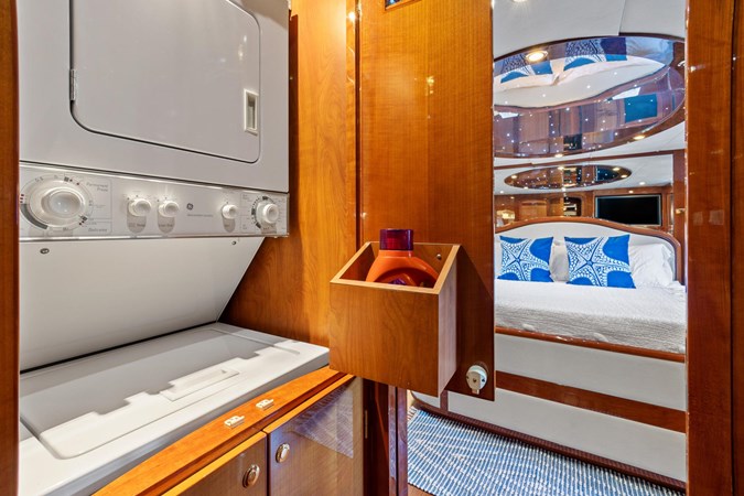 42_2006 82ft Jefferson Starship Pilothouse