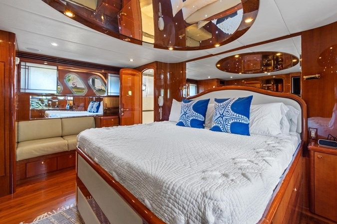 44_2006 82ft Jefferson Starship Pilothouse