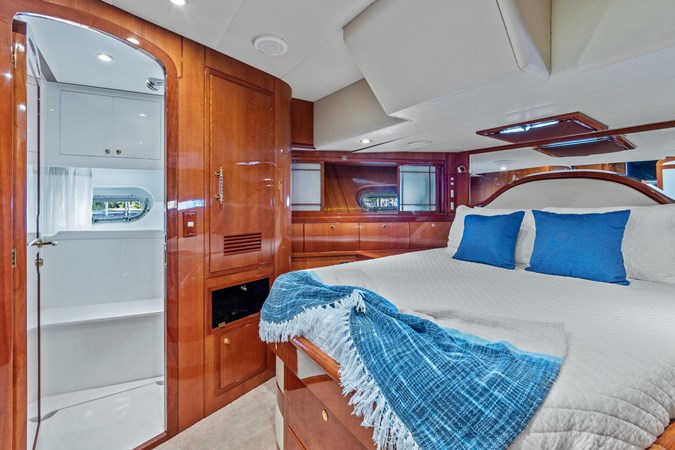 48_2006 82ft Jefferson Starship Pilothouse