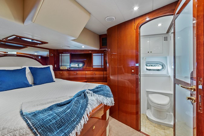 49_2006 82ft Jefferson Starship Pilothouse