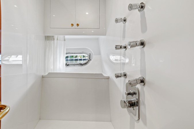 52_2006 82ft Jefferson Starship Pilothouse