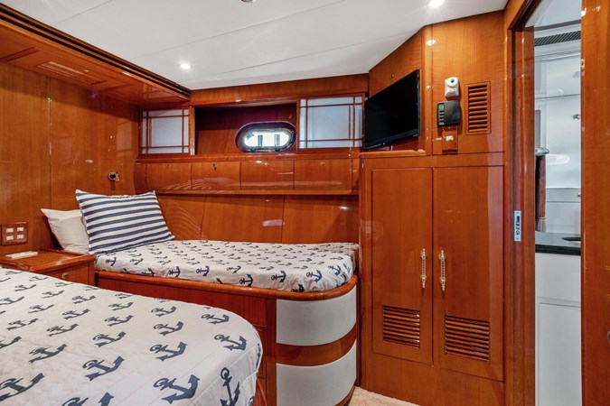 55_2006 82ft Jefferson Starship Pilothouse