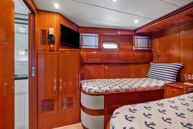 56_2006 82ft Jefferson Starship Pilothouse