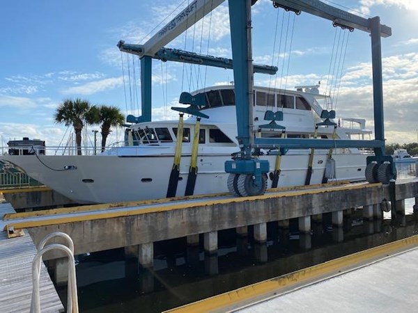 66_2006 82ft Jefferson Starship Pilothouse