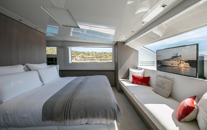 Master Cabin starboard view