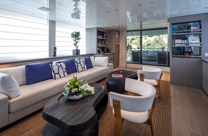 Main deck saloon stbd view