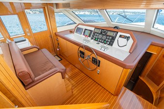 LOVELIEST LADY 1 PILOTHOUSE HELM