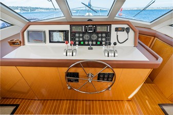 LOVELIEST LADY 3 PILOTHOUSE HELM