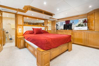 LOVELIEST LADY 15 MASTER STATEROOM