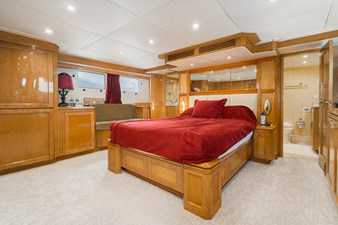 LOVELIEST LADY 16 MASTER STATEROOM