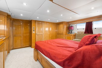 LOVELIEST LADY 18 MASTER STATEROOM
